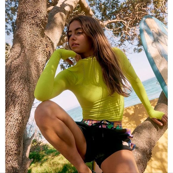 Free People Good Karma High Neck Layer M/L NWOT Neon Yellow - Picture 6 of 6